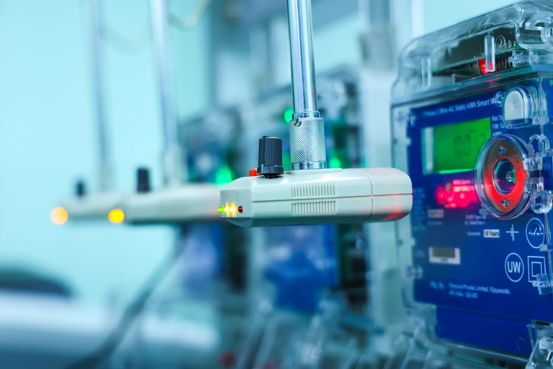 Optical pickup head reading the calibration LED of a smart meter
